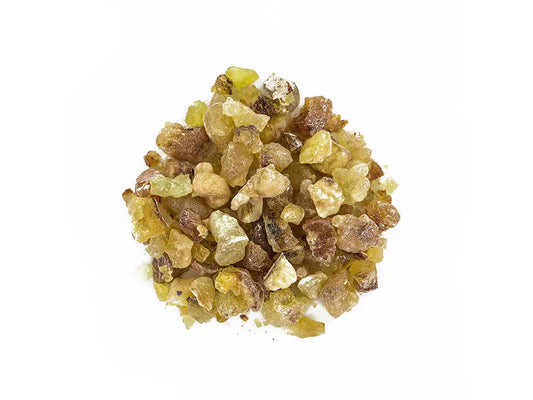 Natural Oliban de Somalie frankincense resin pieces in golden and amber crystalline chunks against white background