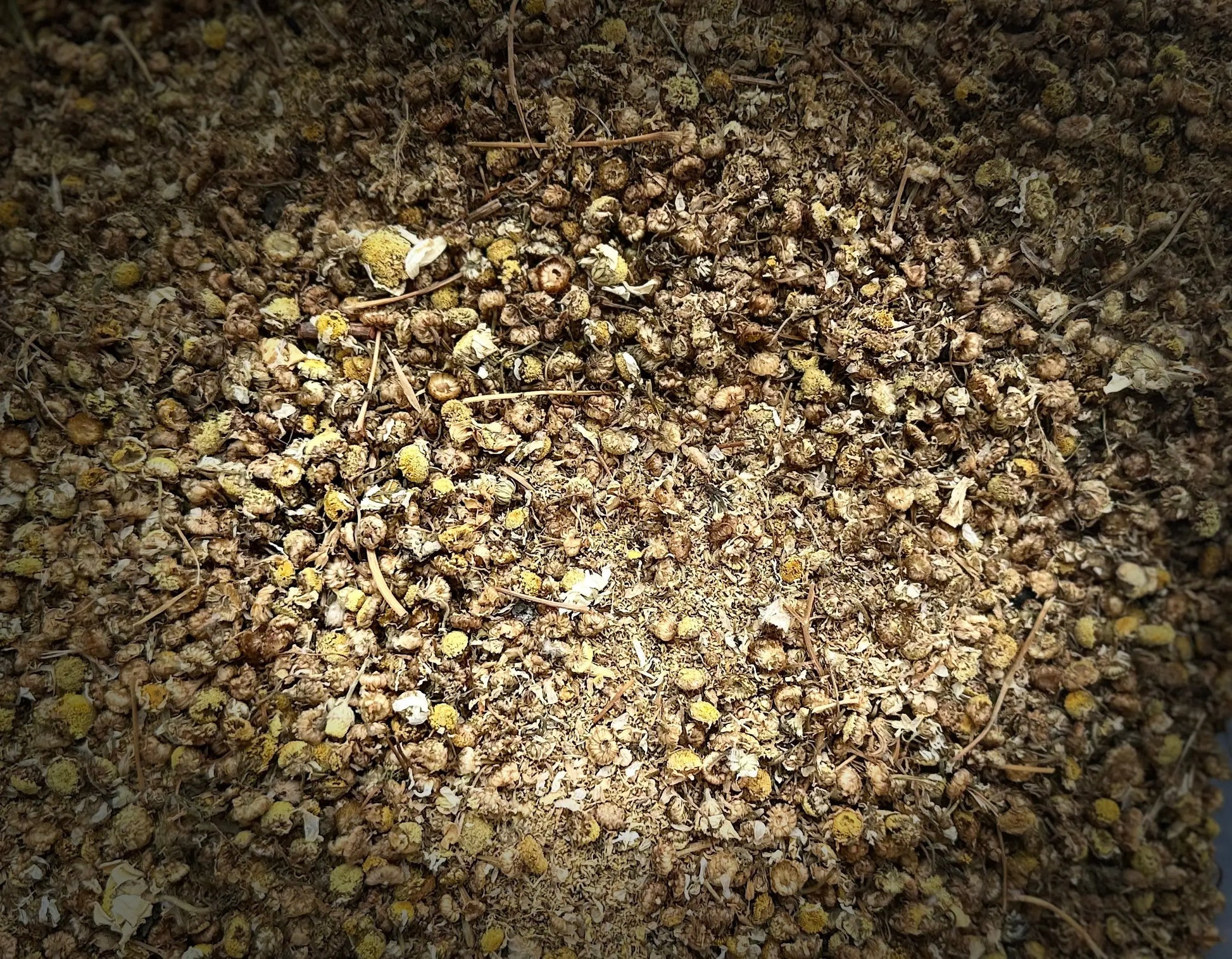 Dried Camomille babounge 40g herb blend showing natural golden-brown flower buds and crushed petals in loose-leaf form