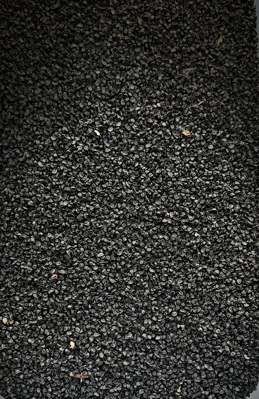 Close-up view of black onion seeds (Graines d'oignon) from Morocco showing small, irregular shaped seeds with textured surface