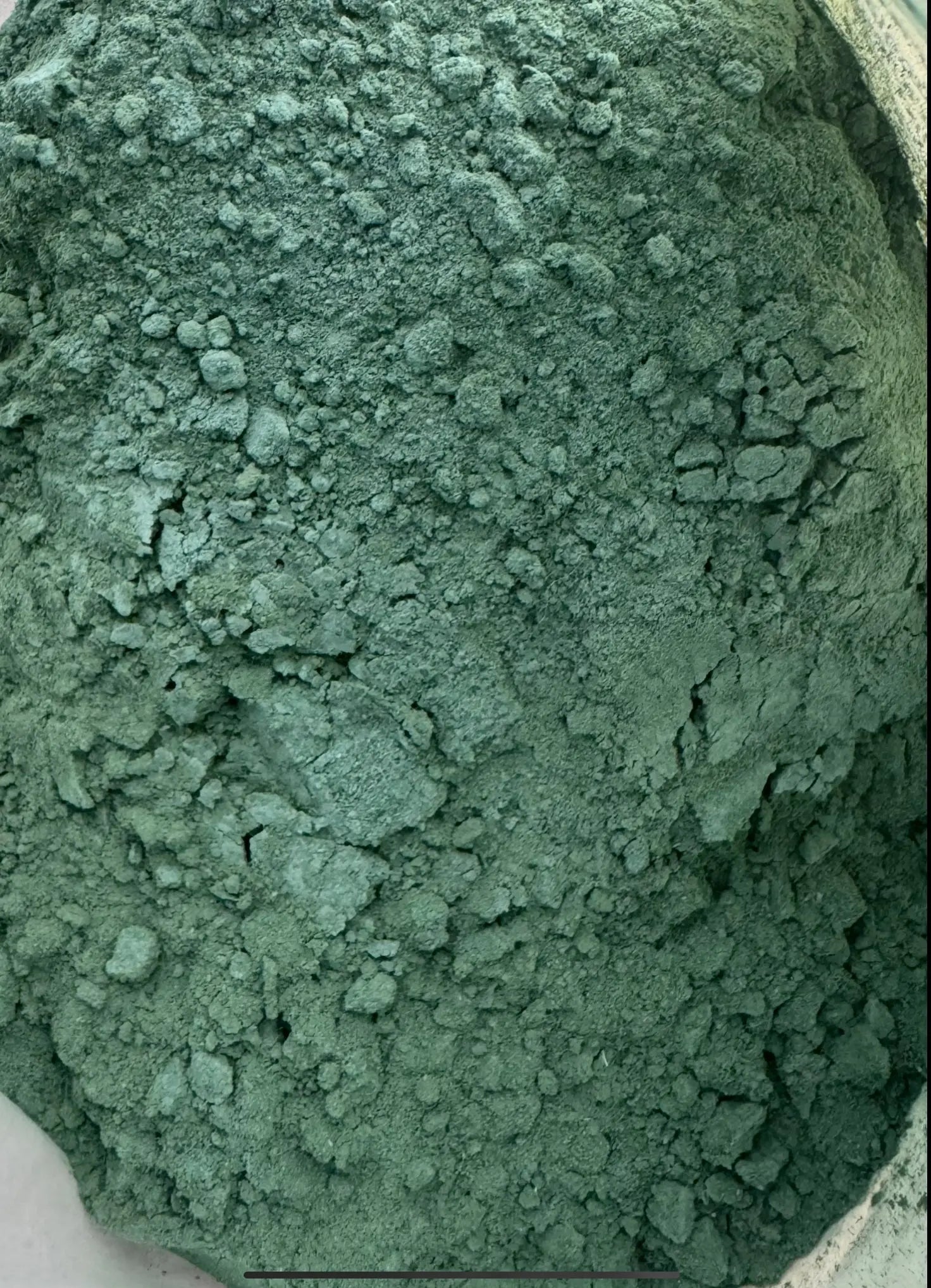 Fine green spirulina powder closeup texture, natural superfood supplement Spiruline en poudre 50g