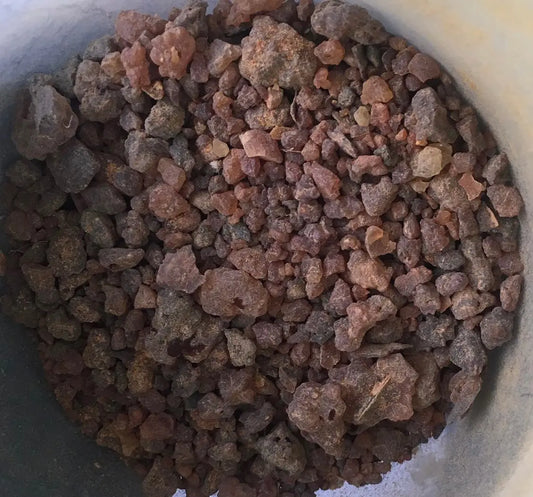 Premium Encens Louban dakar El morr oliban male frankincense resin chunks in dark brown and reddish hues in a container