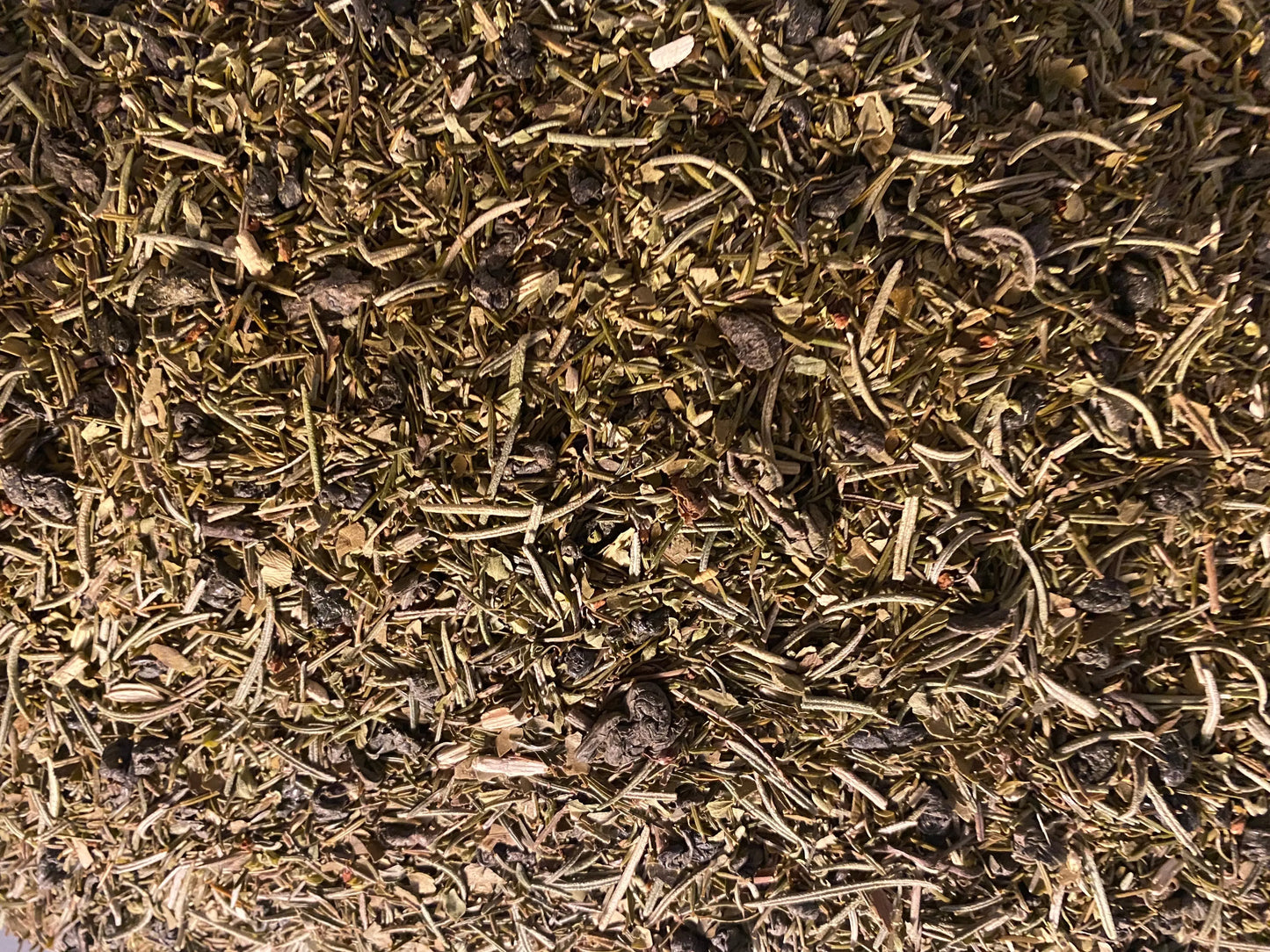 Loose dried herbs and leaves of The drainant Turkish infusion tea blend showing natural texture and golden-brown color