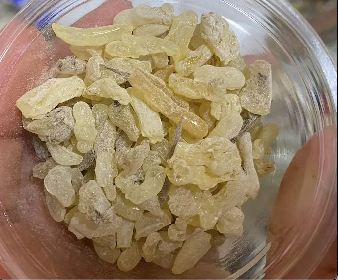 Sandroos sandarac resin crystals in clear container, natural yellow translucent chunks for meditation and purification