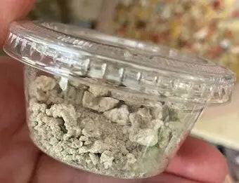 Fassoukh noir powder in clear plastic container - traditional Maghreb protective incense for dilution in drinks