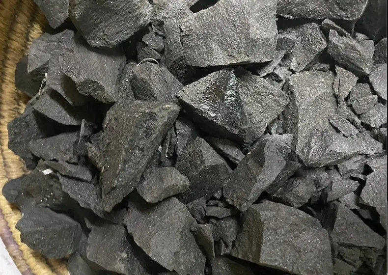 Black chunks of Benjoin Jaoui Ajmi incense resin in a basket, showing rough textured natural fragments