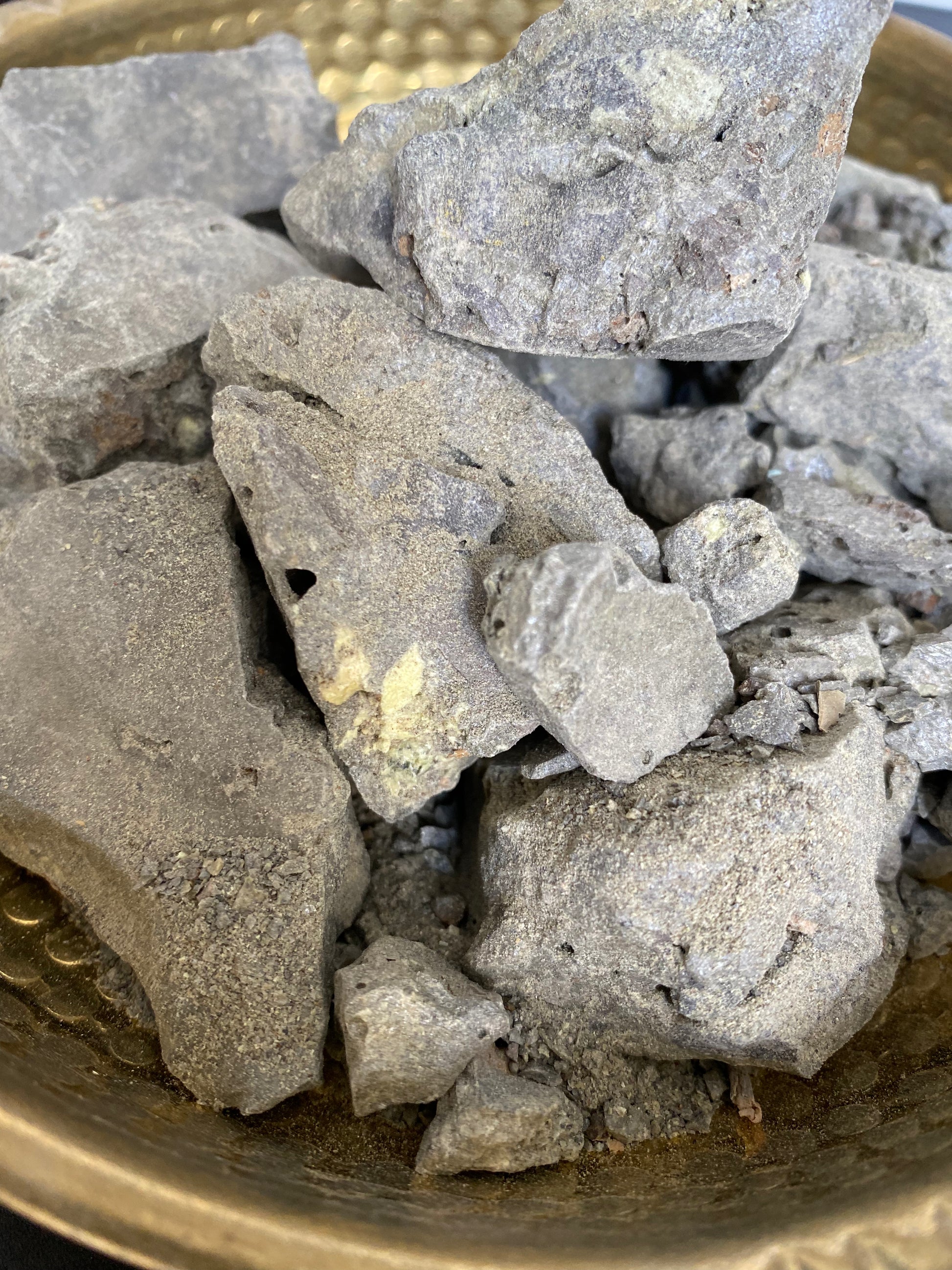 soufre noir - كبريت أسود أكحل - Kabrit aswad 40g - kbrit akehal purification mauvais oeil malchance ondes négatives roqya djinn magie theorientalherborist